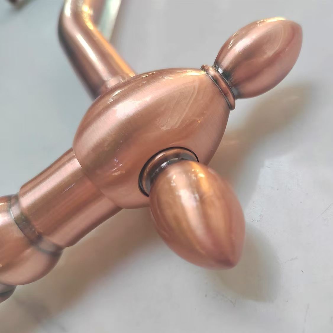 Swivel spout joint detail