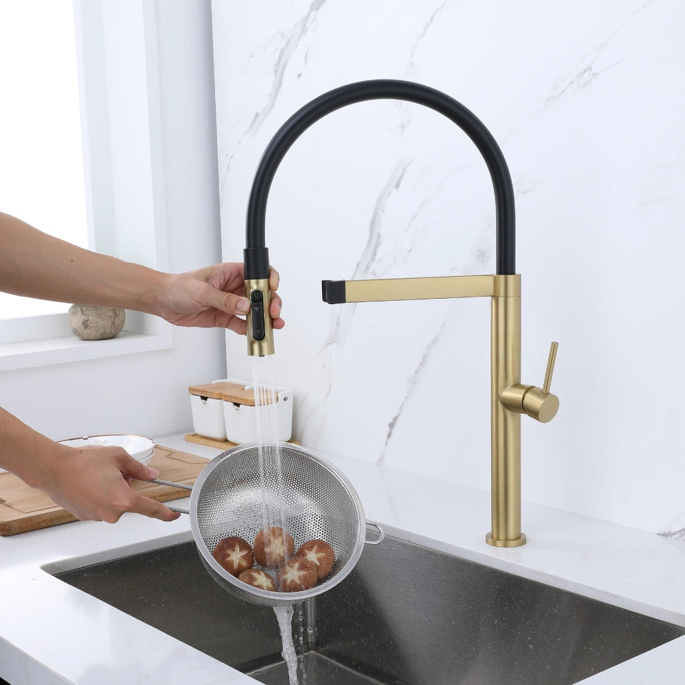 Stainless Steel Magnetic Docking Pull Out Sprayer 3-Way Mixer Tap-gold